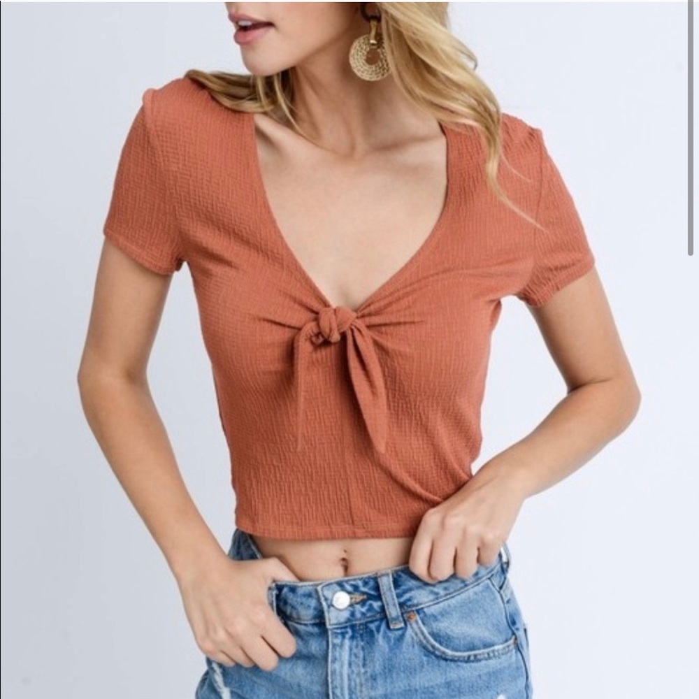🦋 3/$20 (2 Available Colors) Front Tie Crop Top